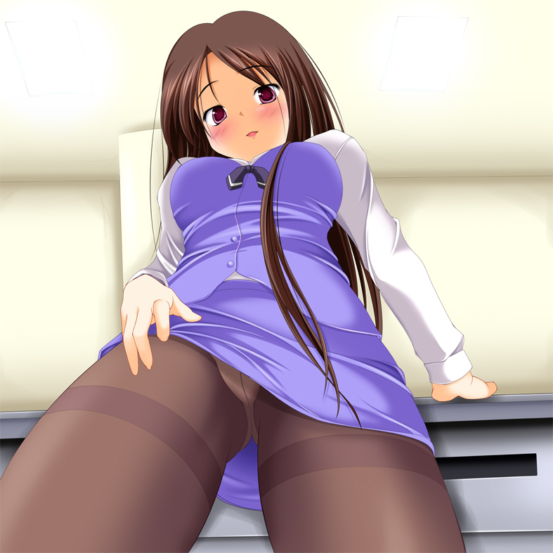 �鍁�u�ӂ��c�A����ƏI������ˁB�I�i����v
�I�i�u�����A�����l�ł��c�v

�I���Ɨ鍁����́w������Ѓ_�C���N�g�Y�Ɓx�Ƃ���
�ʔ̉�Ђ̎Ј��B�����́w�ӂ�[�炢�Ɓx�Ƃ���
�Q�[���T�[�N���̒ʔ̍�ƂŎc�Ƃ��B

�鍁�u�˂��A�I�i����c�v

�I���͂��q�l�Ɂw�z���m�F���[���x�𑗂�I���A
�C�X�̔w������ɑS�̏d��a���āu�ӂ��v�ƈꑧ���Ă���ƁA
�w�Ȃɂ����ł܂��x�ƌ����΂���̏΂݂����ڂ��鍁����
�I���̊��ɍ���������B

�鍁�u�݂�ȋA��������āA���͓�l���肾��c�v
�I�i�u���c�H�@������āc�ǂ������c�v
�鍁�u�����A�I�i���������j�u���񂾂���c�B
�@�@�@���Ⴀ�A����Ȃ�ǂ��H�v

�鍁���񂪂��������Ɠ����Ƀ^�C�g�X�J�[�g���������������A
���Z���ڂ̃p���X�g�ɕ�܂�ă��b�`���Ƃ����o�r�̕t������
�������O�p�n�сi�f���^�j���������B

�I�i�u��A�鍁����c����ȏ��ň�̂Ȃɂ��c�v
�鍁�u�����������ł���̂��āA�X�����������ċC���������́c�B
�@�@�@�ق�A�������Ȃ��ƒN�������Ⴄ��������Ȃ���H�v

����Ȓʔ̍�Ƃ��I�����
�T�^�f�[�i�C�g�t�B�[�o�[�ȓ��̂��ƁB�i�˂��˂����Ɂj