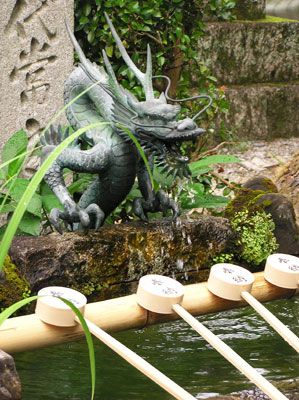 �F��{�{���